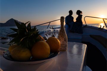 Aperitivo in barca al tramonto a San Vito Lo Capo